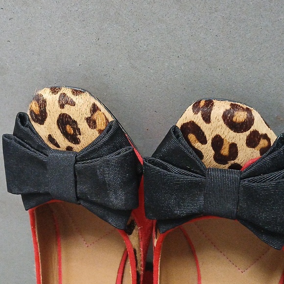 Isaac Mizrahi Red/Leopard Print Heels with CUTE bow, 7.5 - Picture 3 of 11